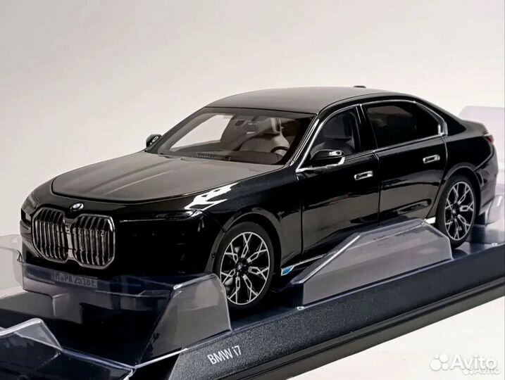 BMW I7 Sophisto Grey 1:18 Minichamps
