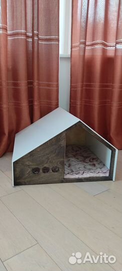 Домик для маленьких собак и кошек