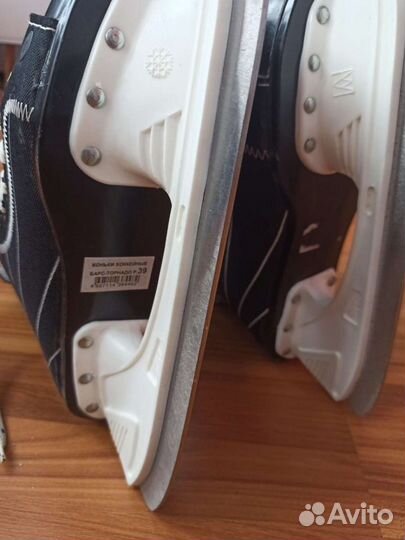 Коньки хоккейные