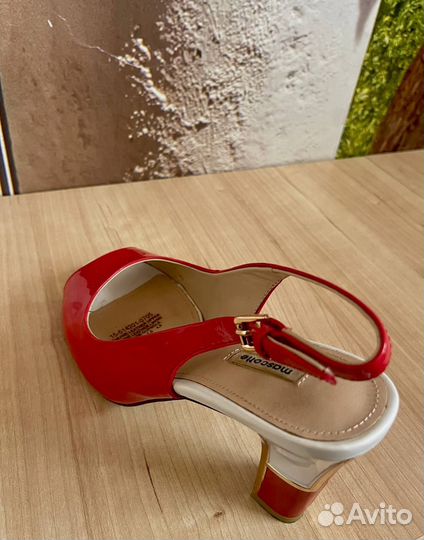 Босоножки Mascotte