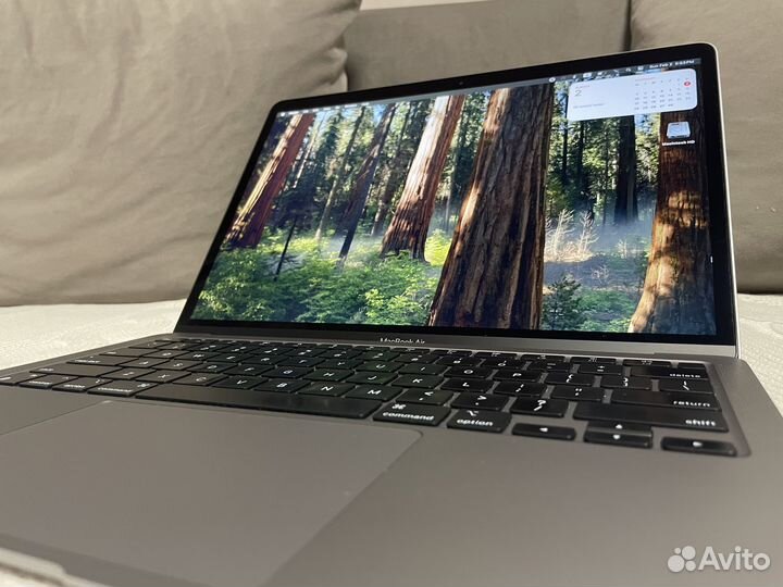 MacBook Air (M1, 2020)