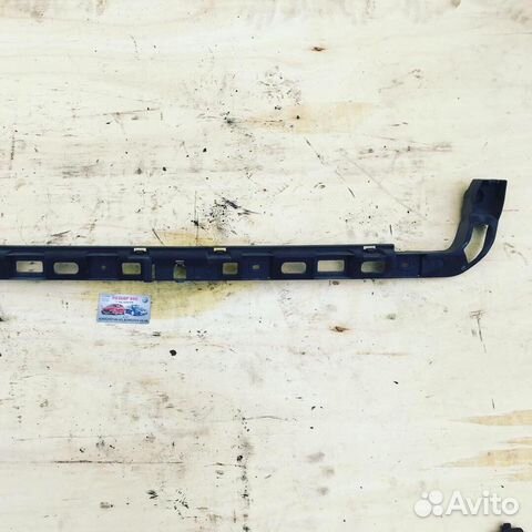 Направляющая заднего бампера Volkswagen Passat B6