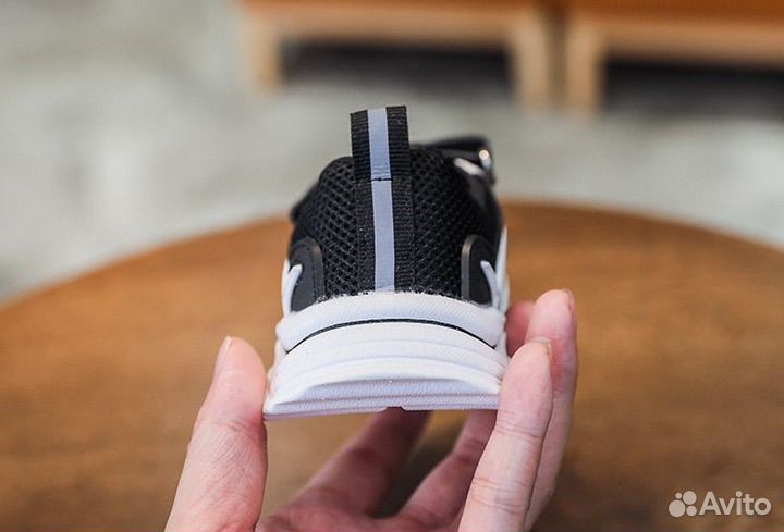 Кроссовки детские новые