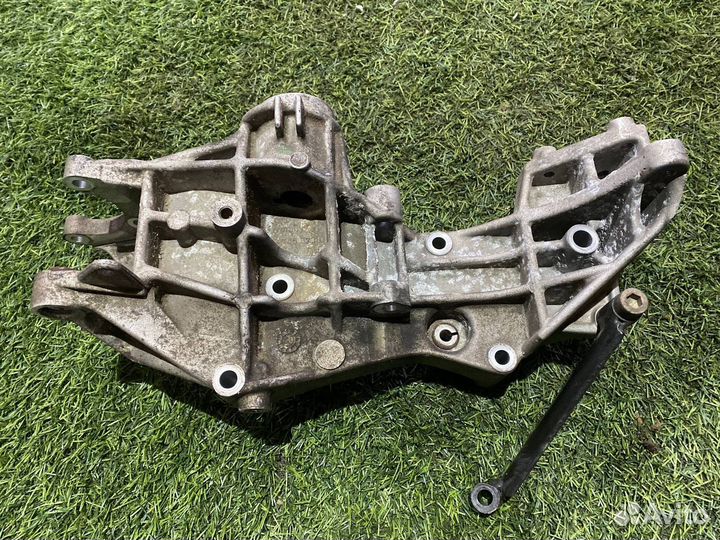 Кронштейн Skoda Octavia 1U 1.8 1996-2010