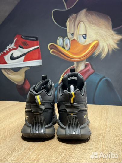 Десисезонные кроссовки Reebok