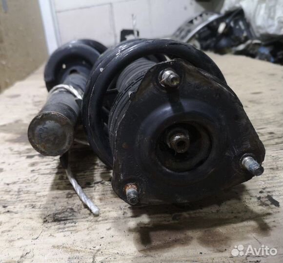 Стойки передние mazda 2 2008 год