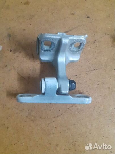 Петля двери задняя левая Mercedes-Benz W220