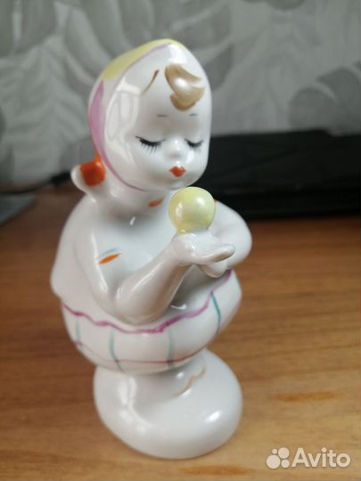 Фарфоровые статуэтки СССР девочка с одуванчиком