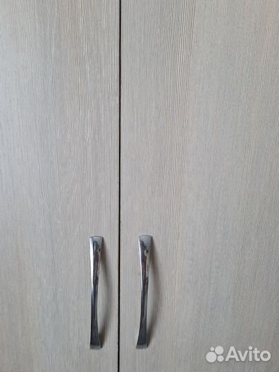 Шкаф трехдверный