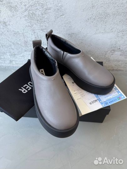 Кроссовки женские