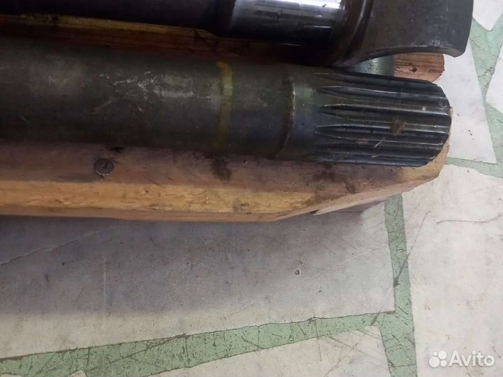 Продаю Левую полуось переднего моста камаз 4310