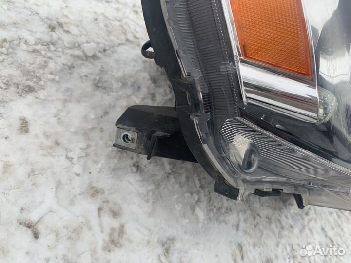 Фара правая Mitsubishi Outlander XL