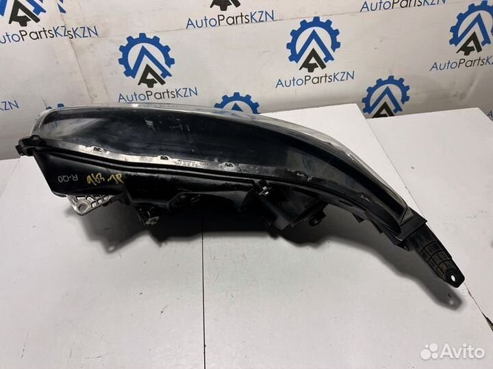 Фара правая Honda CR-V 5 33100tlar01