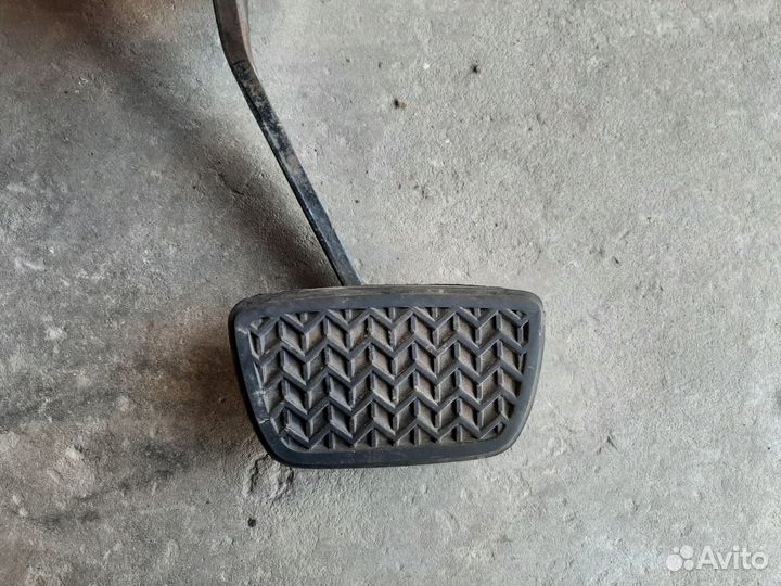 Педаль тормоза Toyota Camry 50 2011-18 левый руль