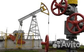 Рабочие на нефтеперерабатывающий объект