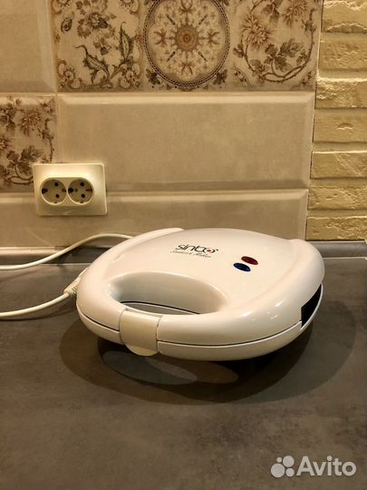 Сэндвичница/бутербродница sinbo SSM 2520 T