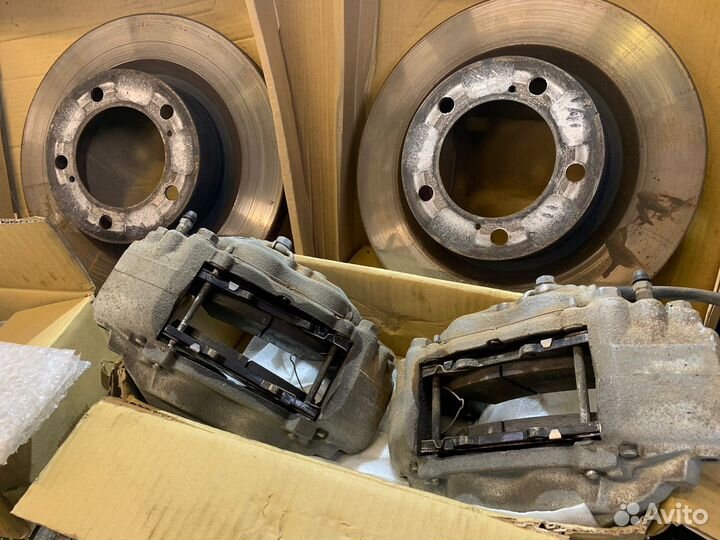 Комплект оригинальных передних тормозов LC 200