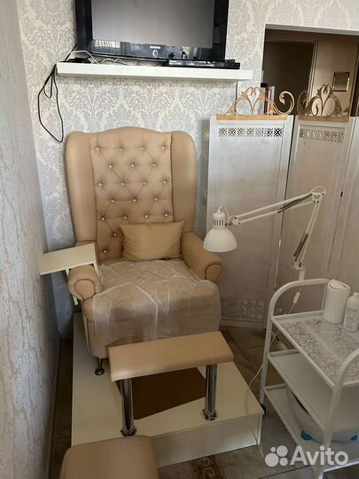 Аренда рабочего места кушетка парикмахера бровист