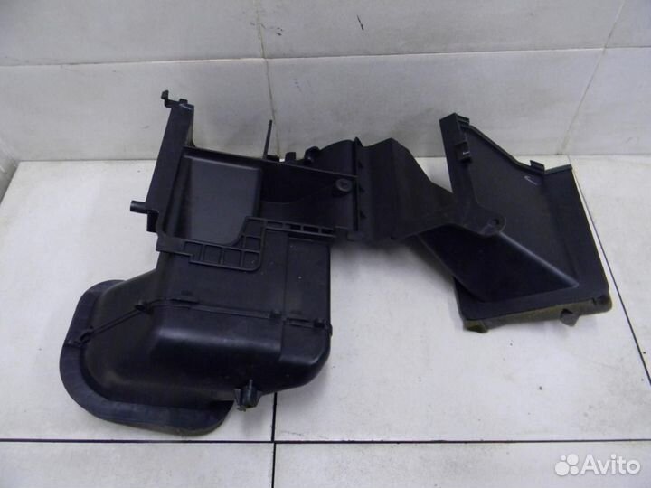 Воздухозаборник (внутри) X-Trail (T30) 2001-2006