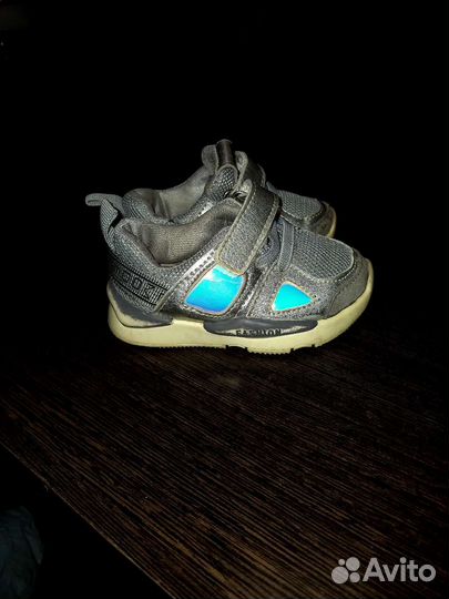 Кроссовки детские