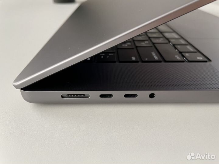 Ноутбук MacBook Pro 16 M1 16gb 512gb