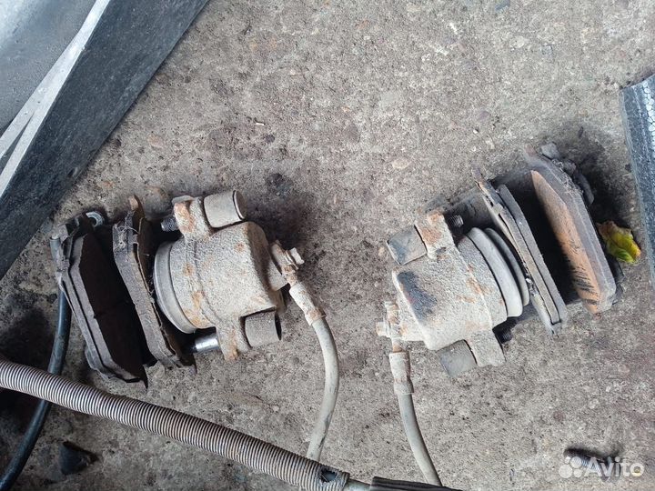 Суппорта передние в сборе Шкода Фабия 1