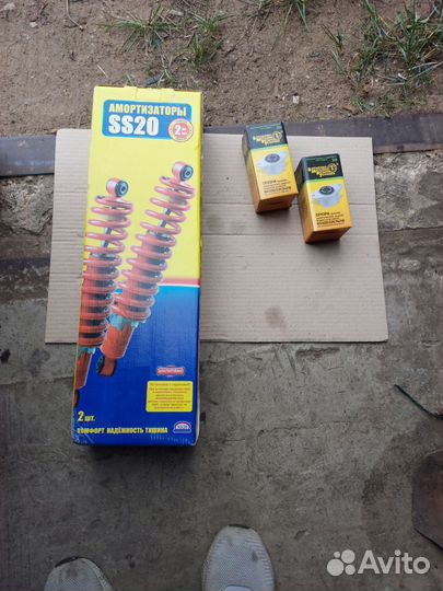 Продам задние амортизаторы на Весту