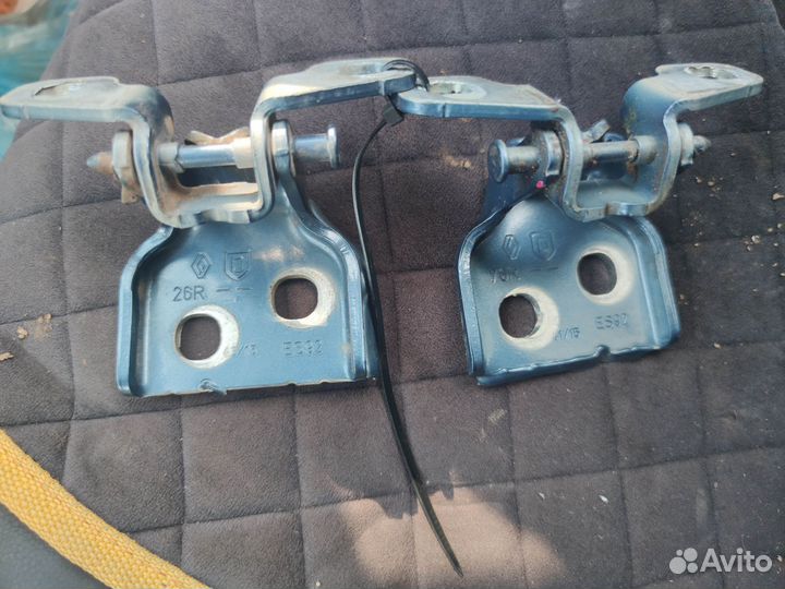 Петли Duster 2017 оригинал