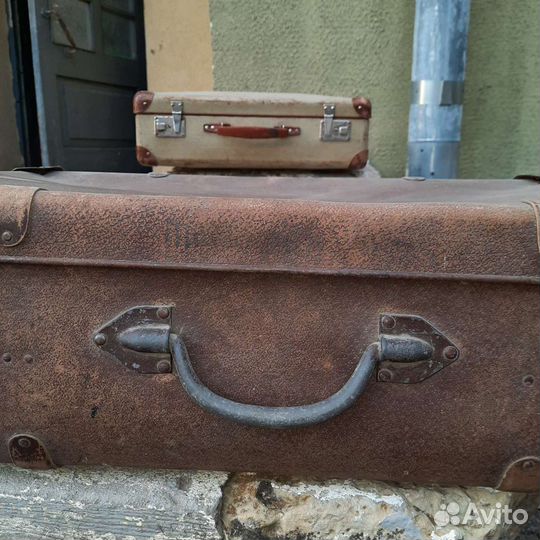 Чемоданы старинные 2 штуки