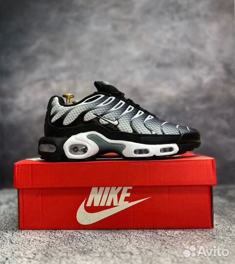 Кроссовки Nike Air Max Tn Plus