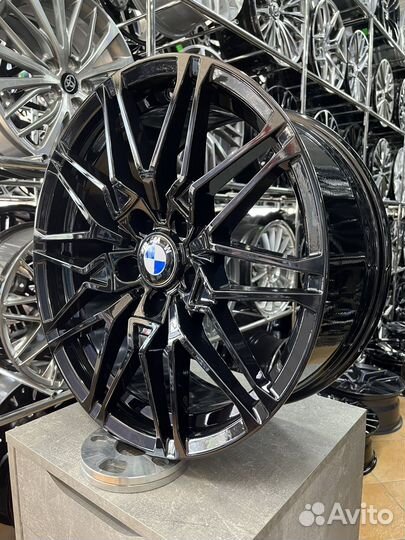 Диски одной ширины R18 5*120 BMW 818 M стиль
