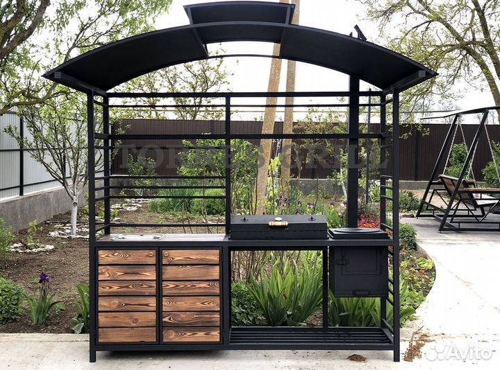 Мангал с крышей