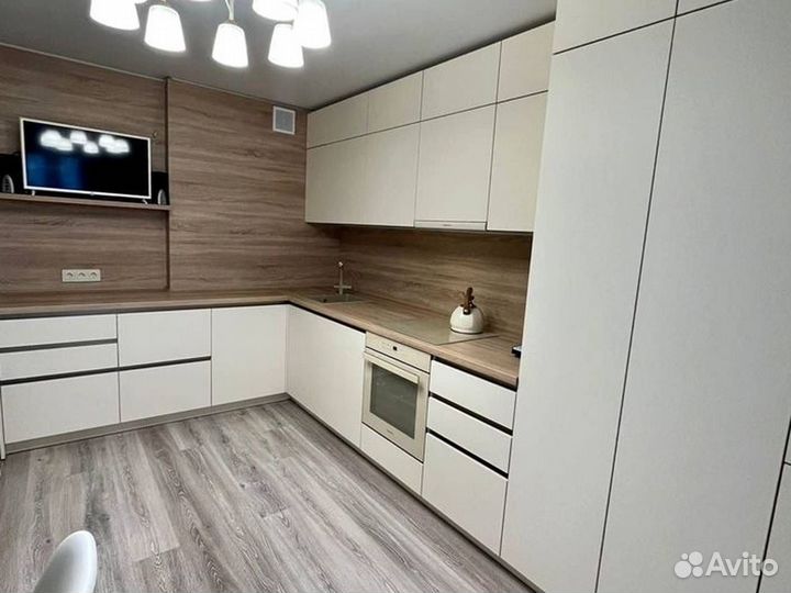 Кухня угловая на заказ.мдф фасады