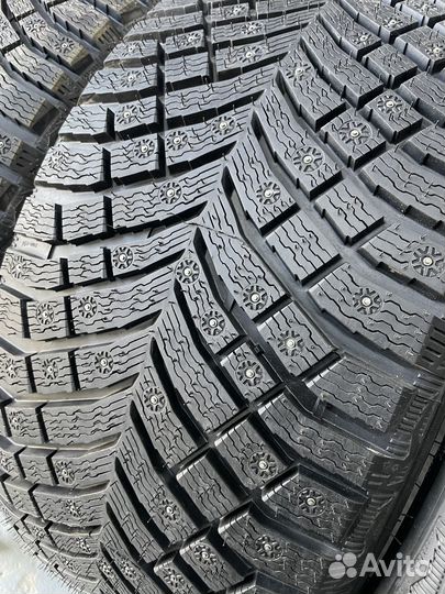 Michelin X-Ice North 4 245/45 R19 и 275/40 R19 102H