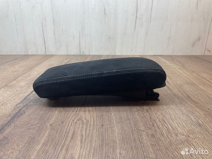 Крышка подлокотника Honda Civic 4D LDA MF5 1.3