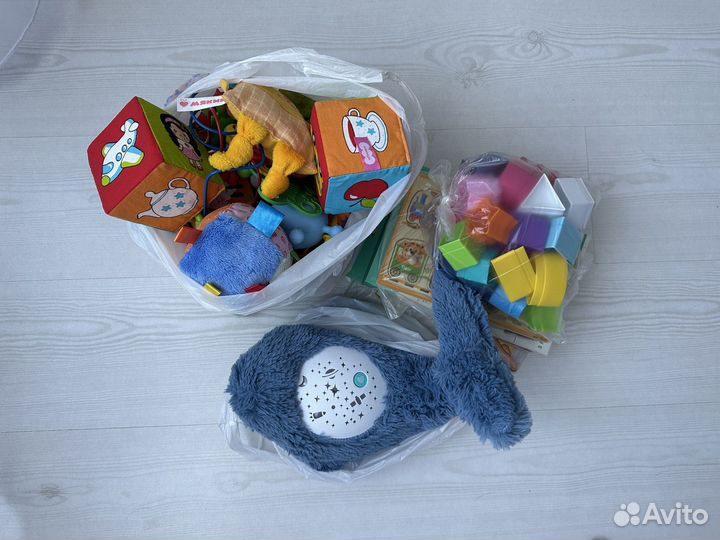 Игрушки для малыша пакетом ночник