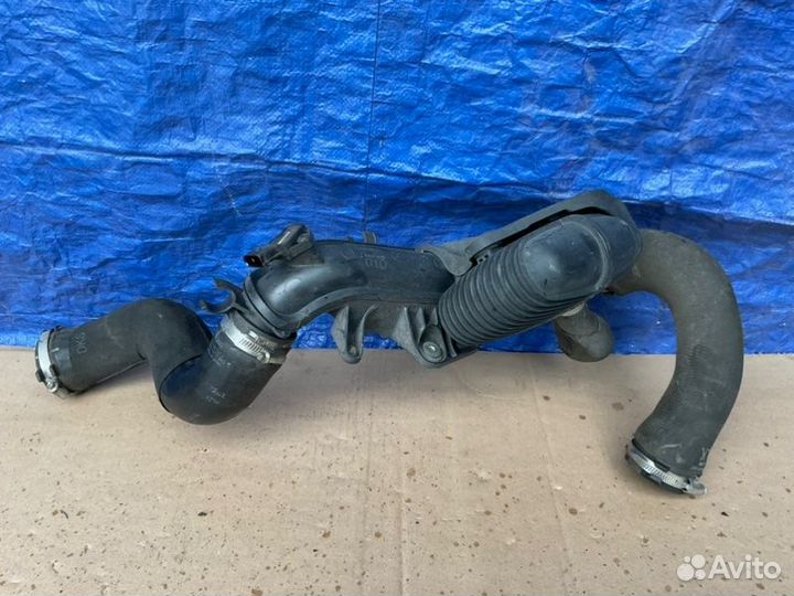 Трубка интеркулера Audi A4 B8 caeb 2.0L 211Л.С