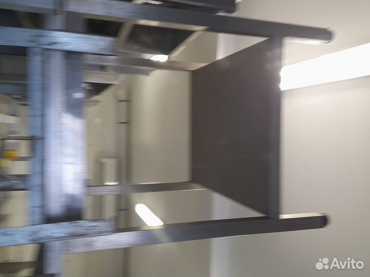 Стол Hicold с бортом и полкой 85х80х70 см