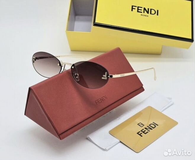 Солнцезащитные очки fendi