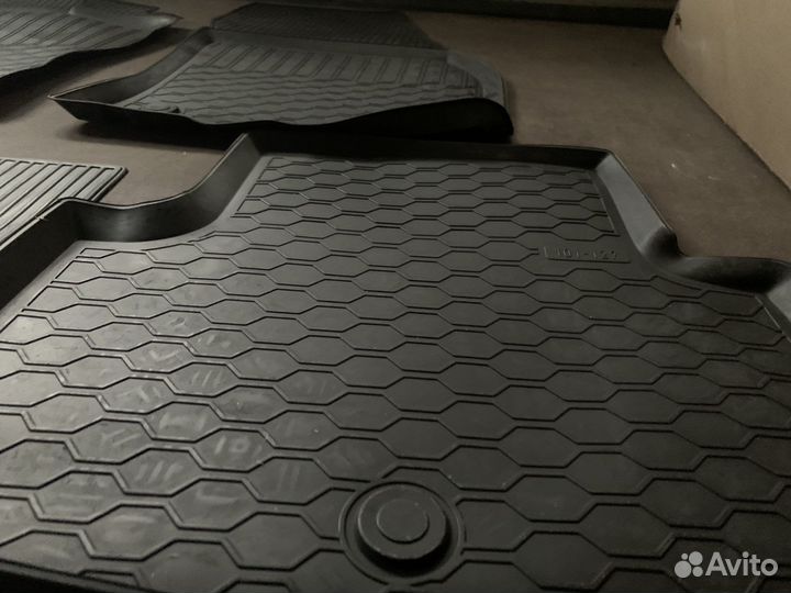 Резиновые коврики новые для тигуана 2019года