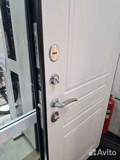 Дверь входная металлическая