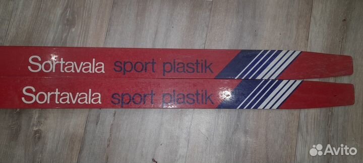 Продам пластиковые лыжи Karjala