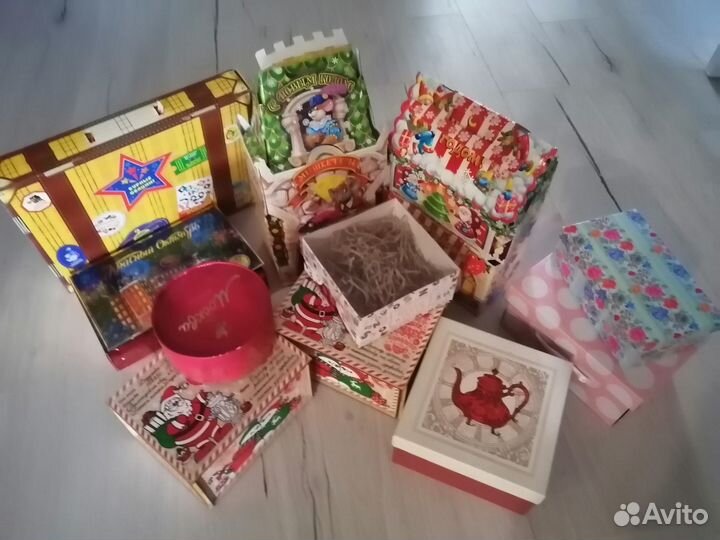 Бесплатно Коробка подарочная новогодняя