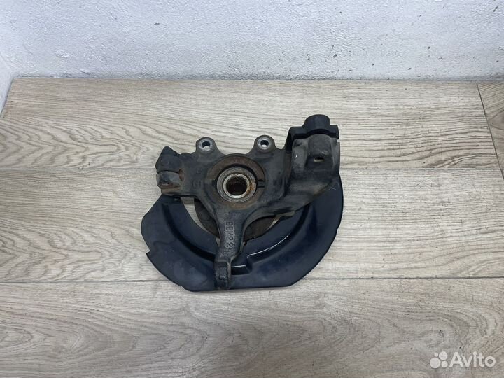 Кулак передний правый Mazda 3 BL