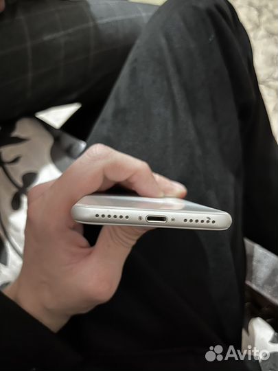 iPhone 8, 64 ГБ