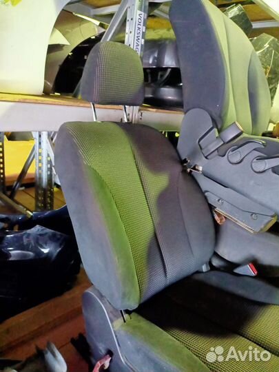 Сиденье переднее правое nissan tiida C11
