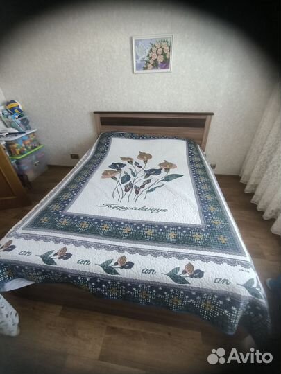 Кровать двухспальная с подъемным механизмом