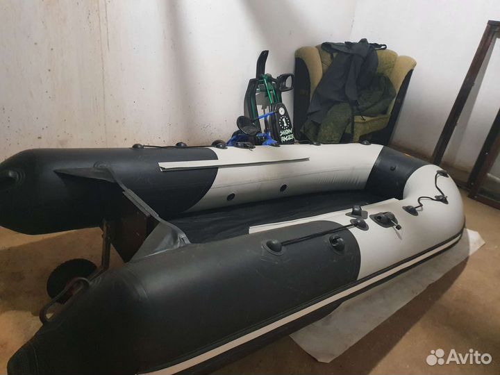 Лодка с мотором