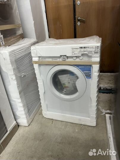 Стиральная машина Indesit узкая