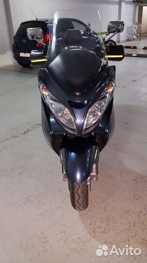 Макси скутер Suzuki